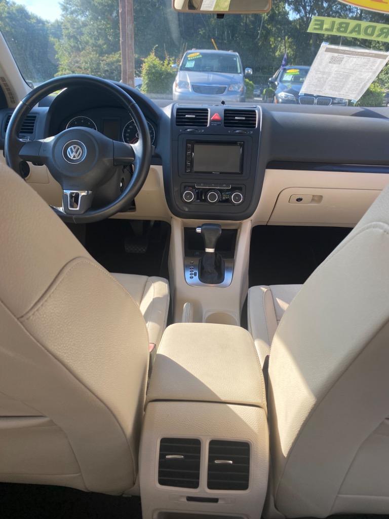2010 Volkswagen Jetta - $8,995