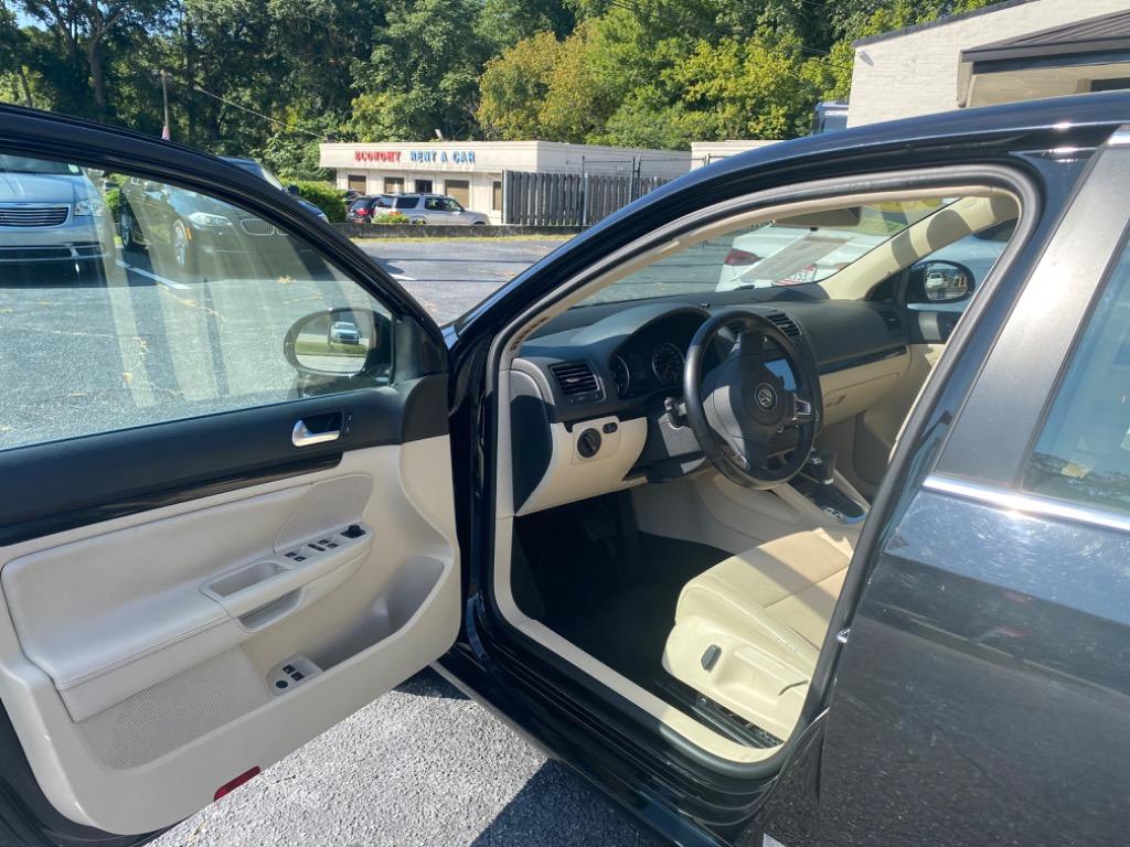 2010 Volkswagen Jetta - $8,995