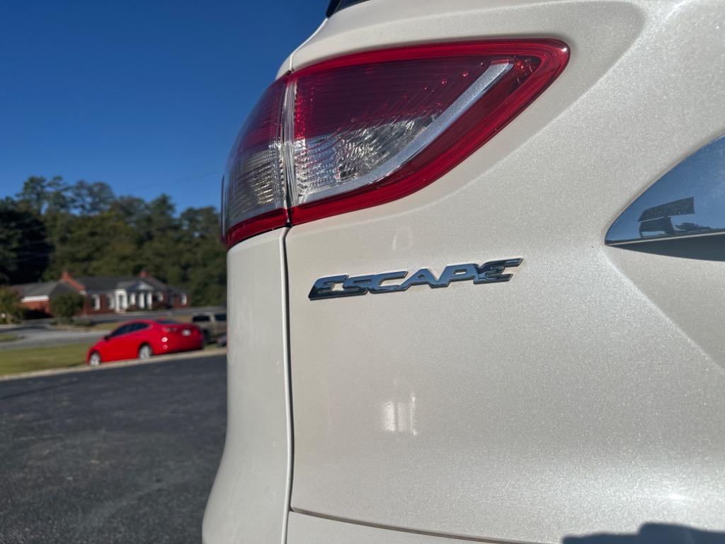 2013 Ford Escape - $9,995