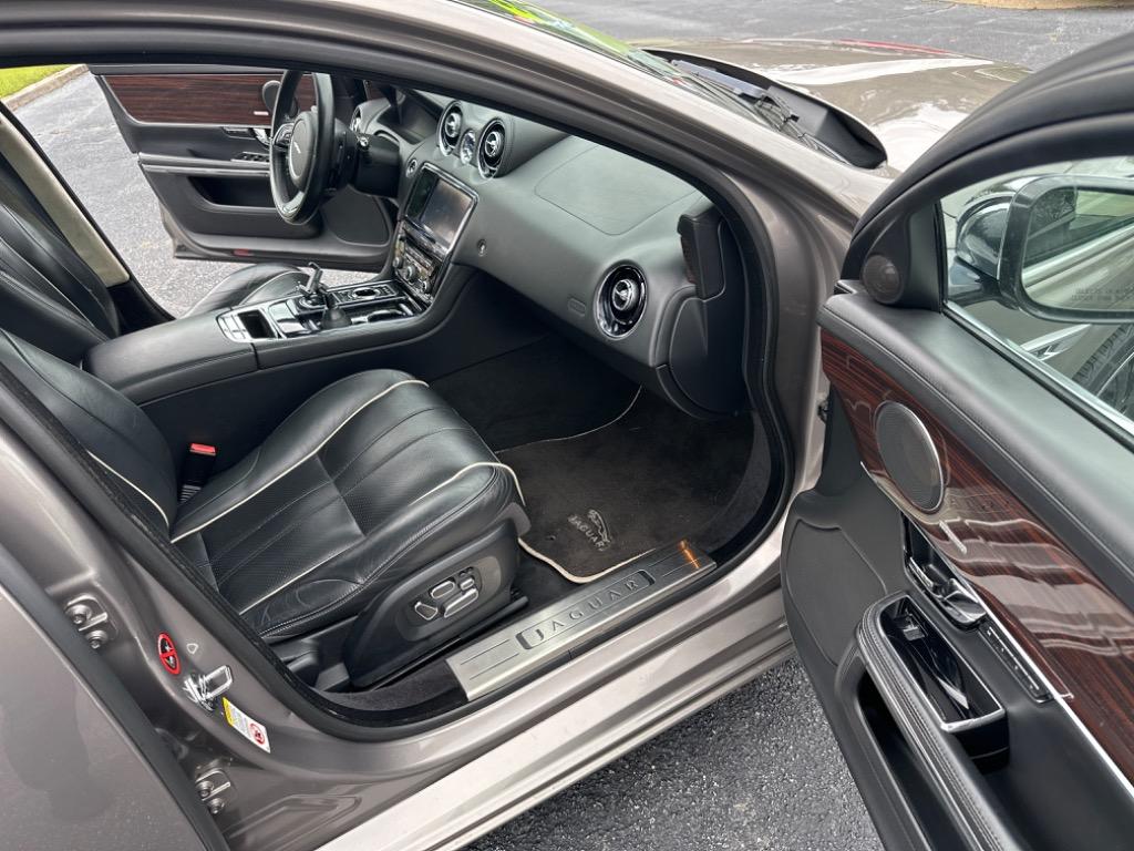 2011 Jaguar XJL Supercharged photo