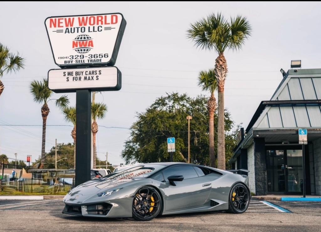 The 2018 Lamborghini Huracan  photos