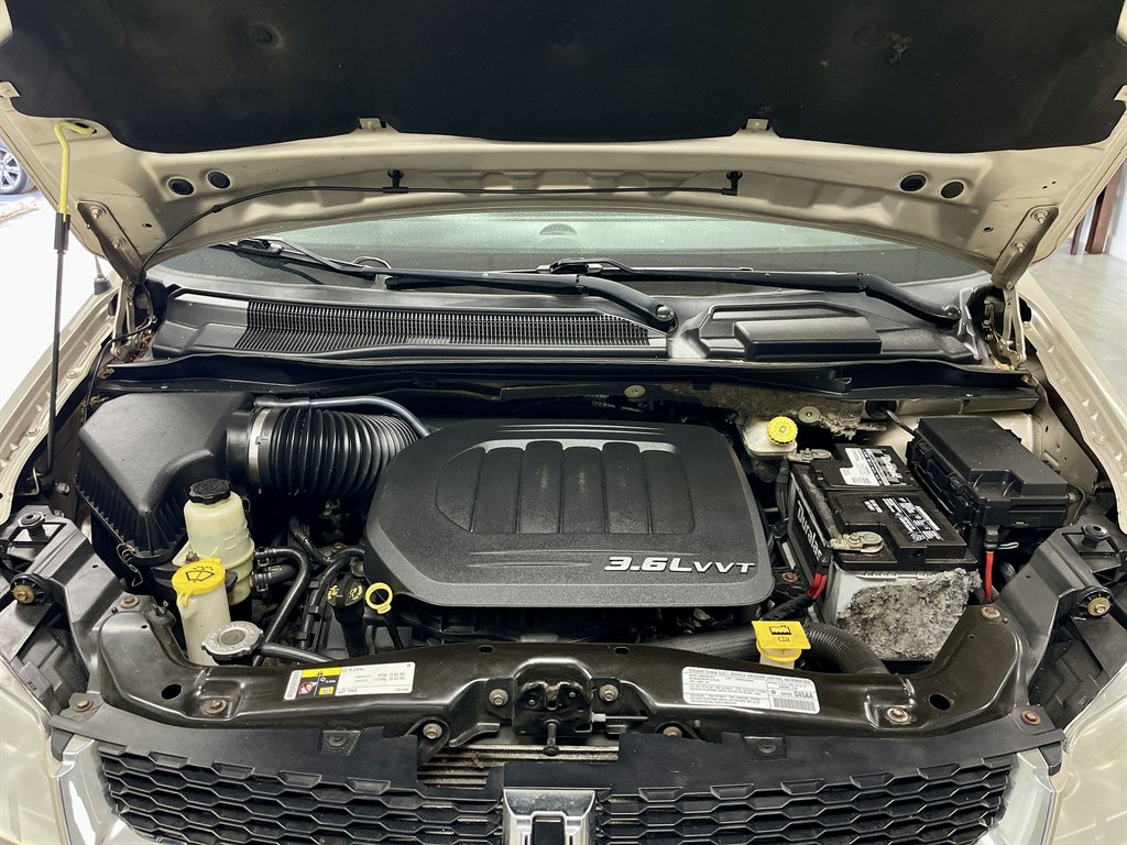 2013 Dodge Grand Caravan SXT photo
