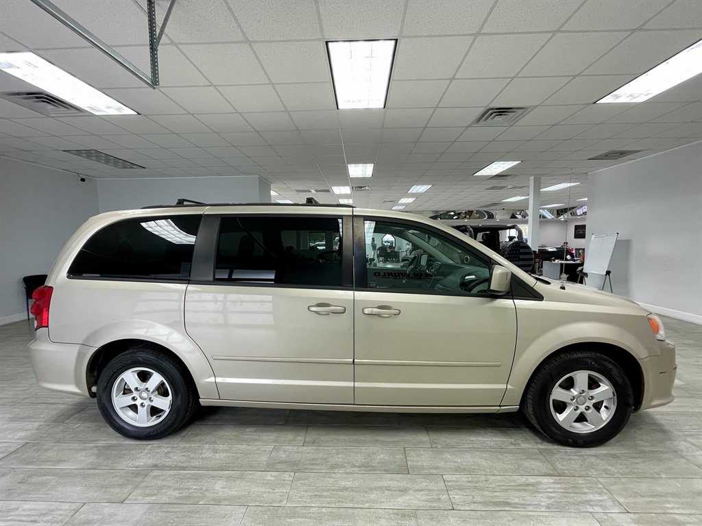 2013 Dodge Grand Caravan SXT photo