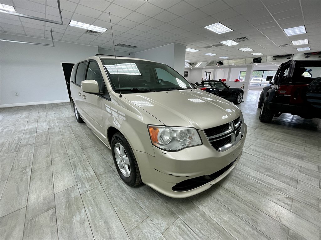 2013 Dodge Grand Caravan SXT photo
