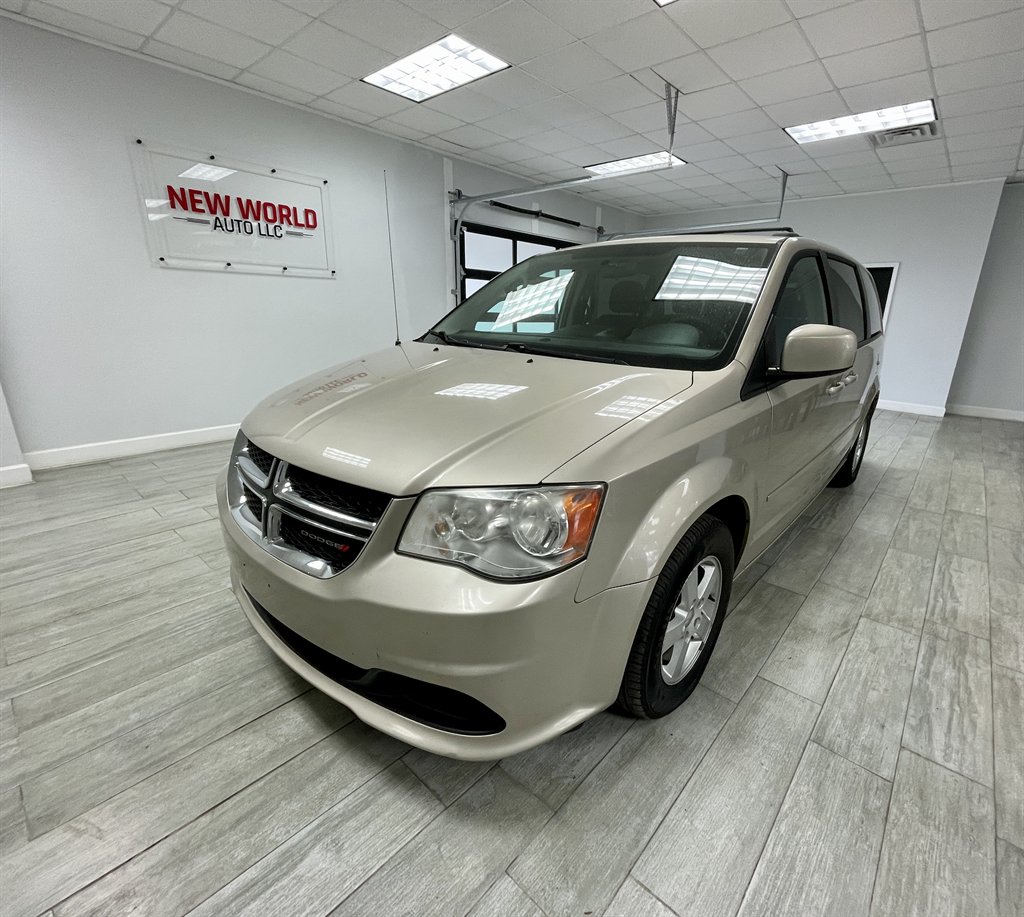 2013 Dodge Grand Caravan SXT photo