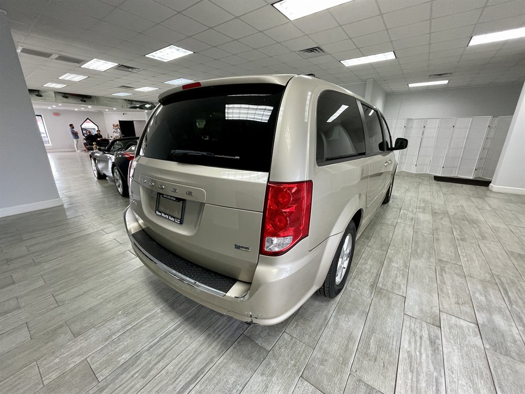 2013 Dodge Grand Caravan SXT photo