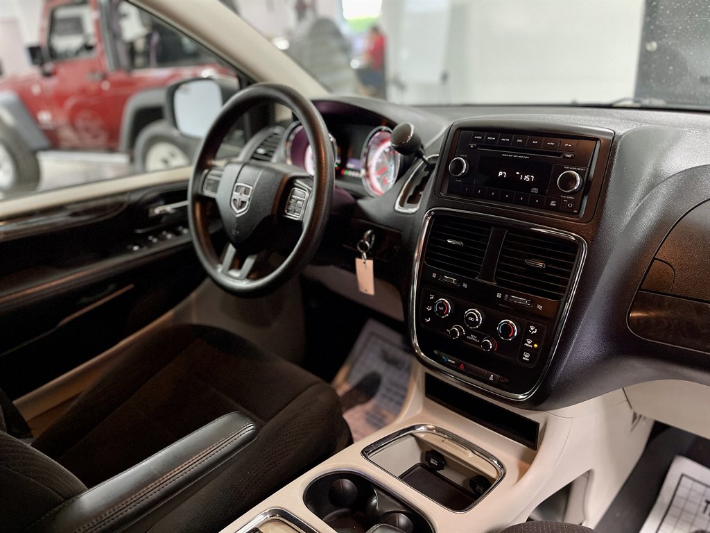 2013 Dodge Grand Caravan SXT photo