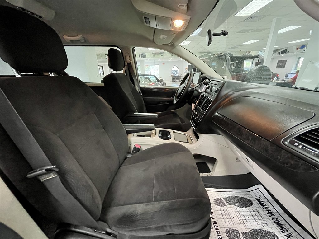 2013 Dodge Grand Caravan SXT photo
