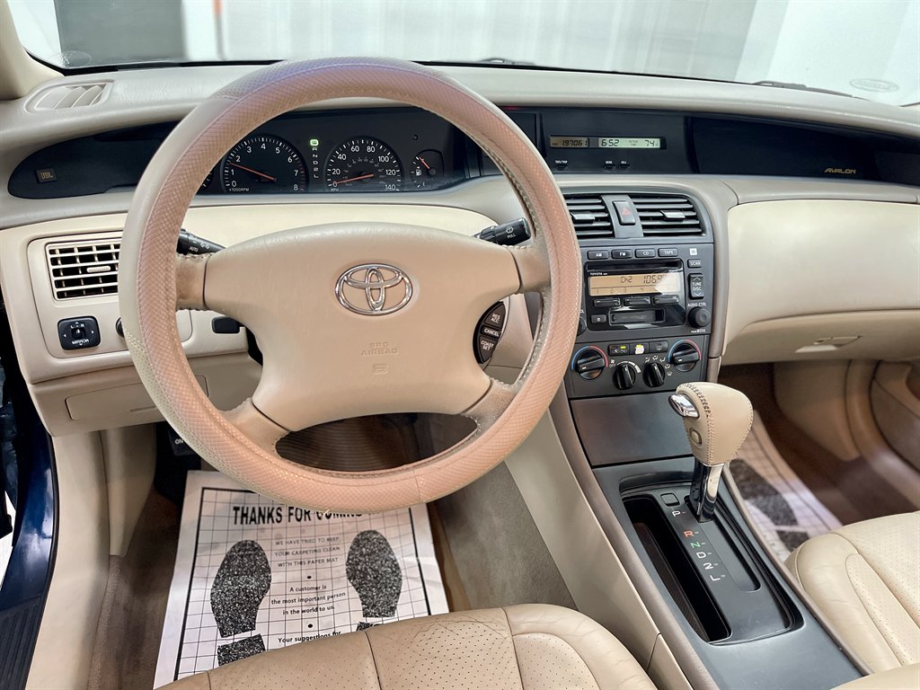 2003 Toyota Avalon XL photo