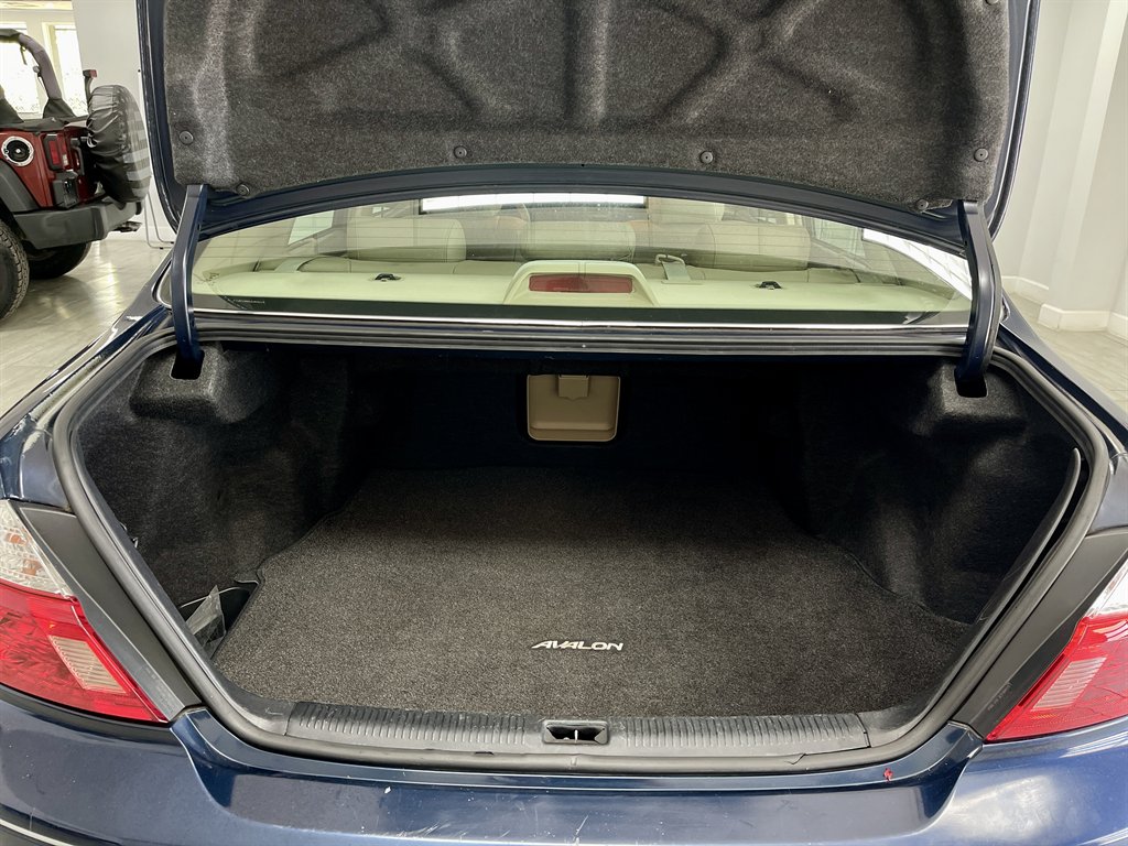2003 Toyota Avalon XL photo