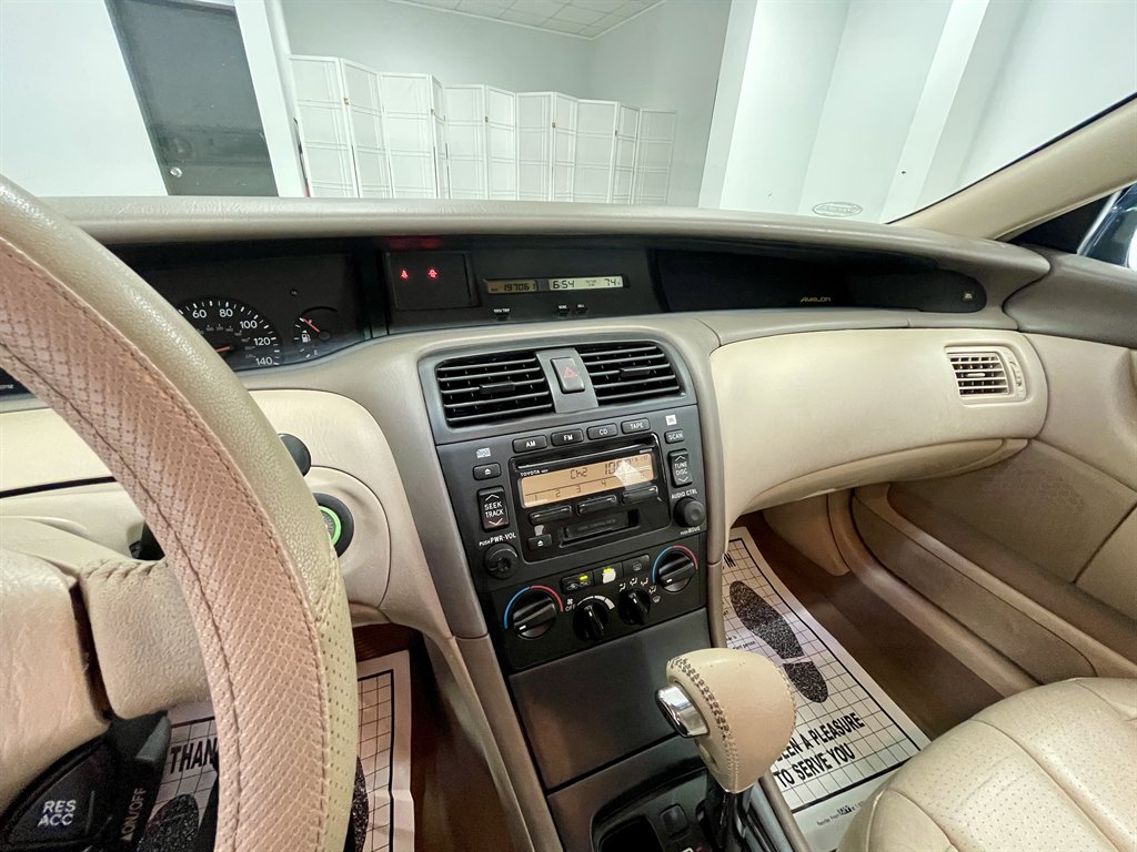 2003 Toyota Avalon XL photo