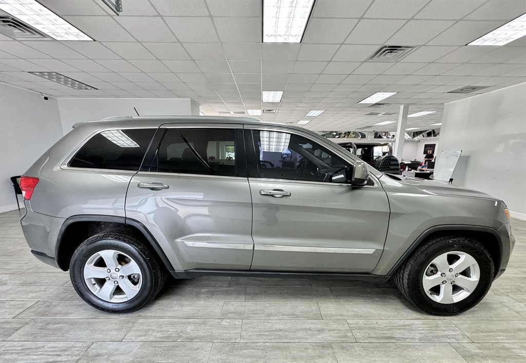 2011 Jeep Grand Cherokee Laredo photo