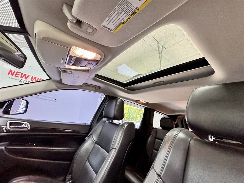 2011 Jeep Grand Cherokee Laredo photo