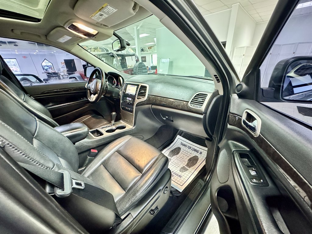 2011 Jeep Grand Cherokee Laredo photo