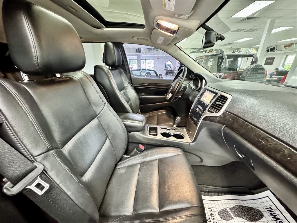 2011 Jeep Grand Cherokee Laredo photo