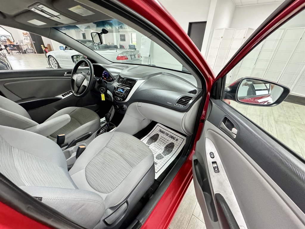 2016 Hyundai Accent SE photo