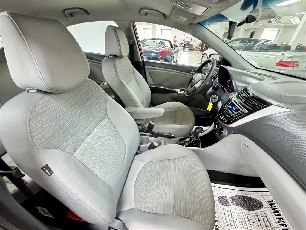 2016 Hyundai Accent SE photo