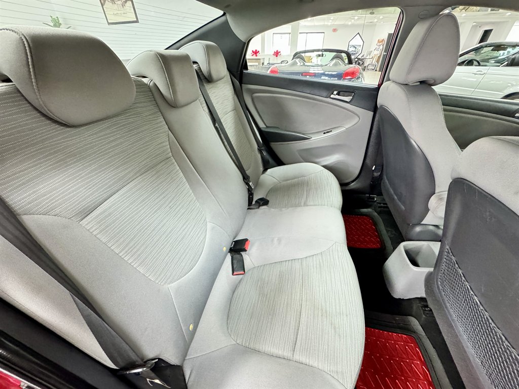 2016 Hyundai Accent SE photo