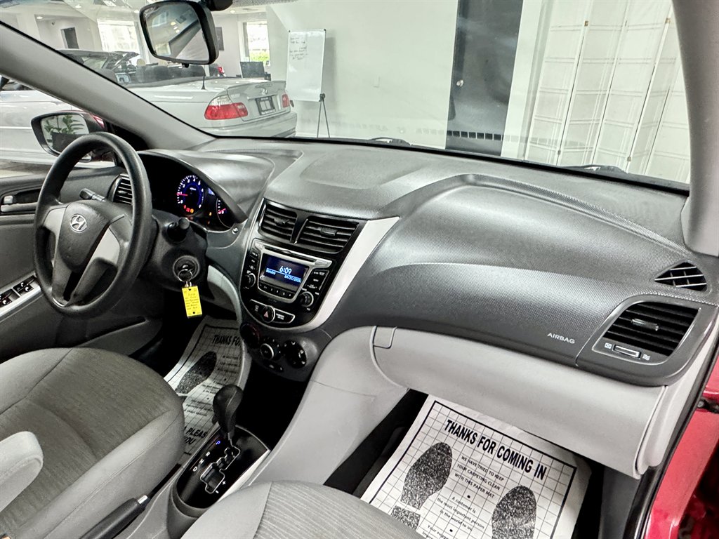 2016 Hyundai Accent SE photo