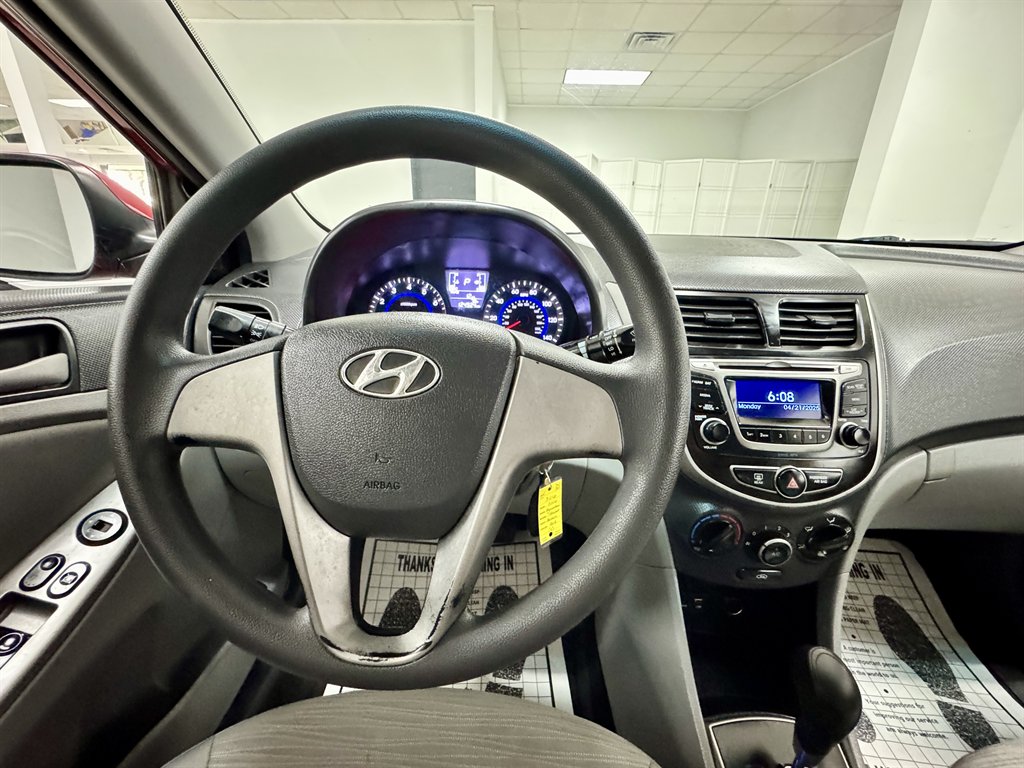 2016 Hyundai Accent SE photo