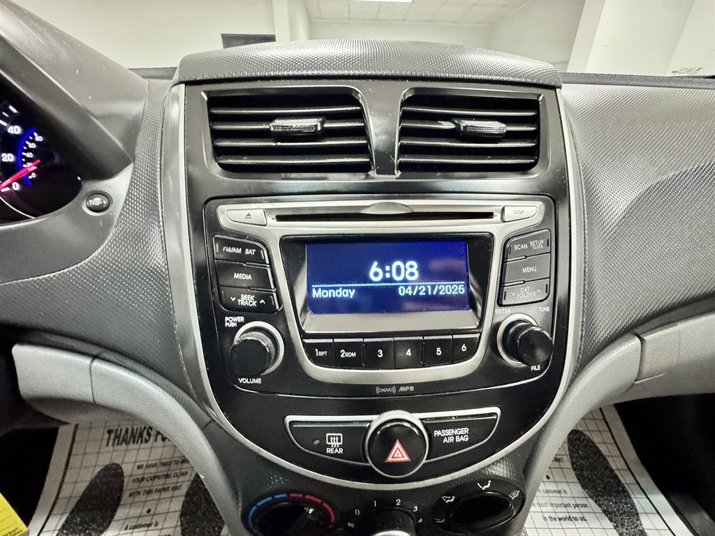 2016 Hyundai Accent SE photo