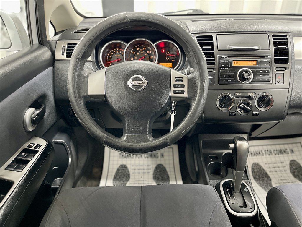 2009 Nissan Versa 1.8 S photo