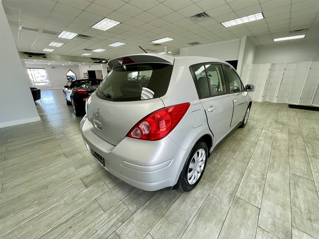 2009 Nissan Versa 1.8 S photo
