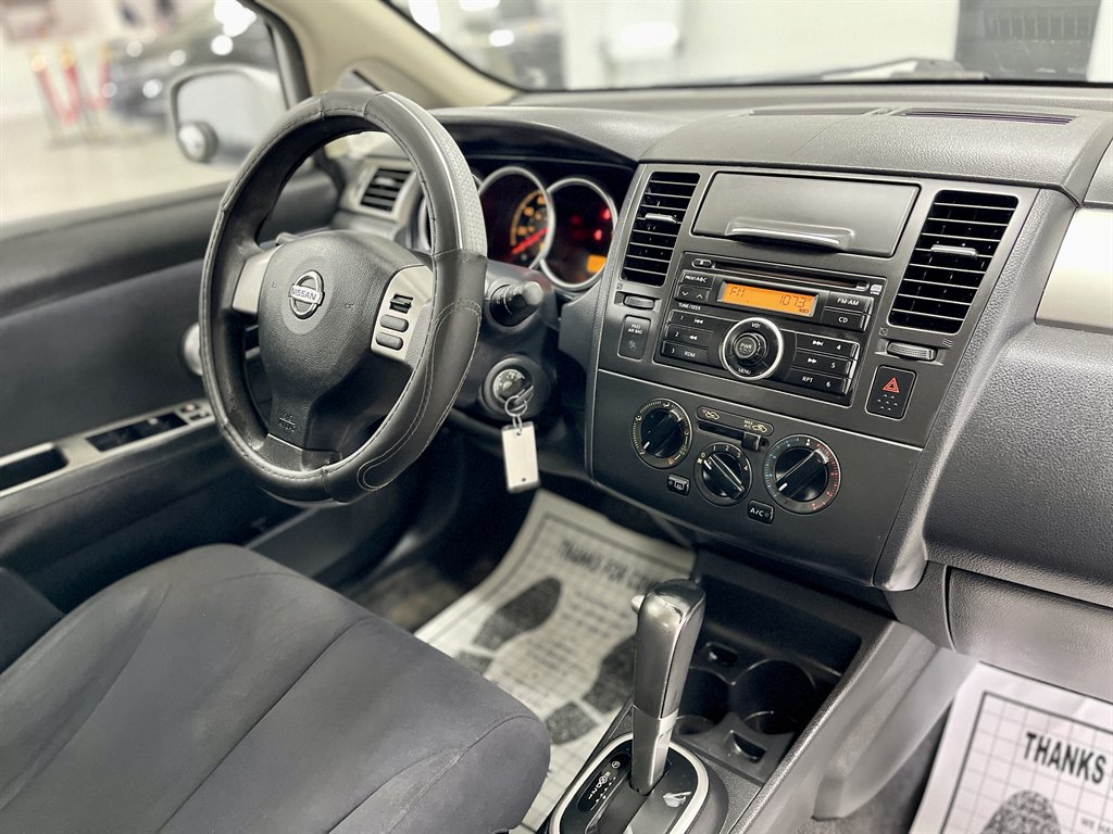 2009 Nissan Versa 1.8 S photo