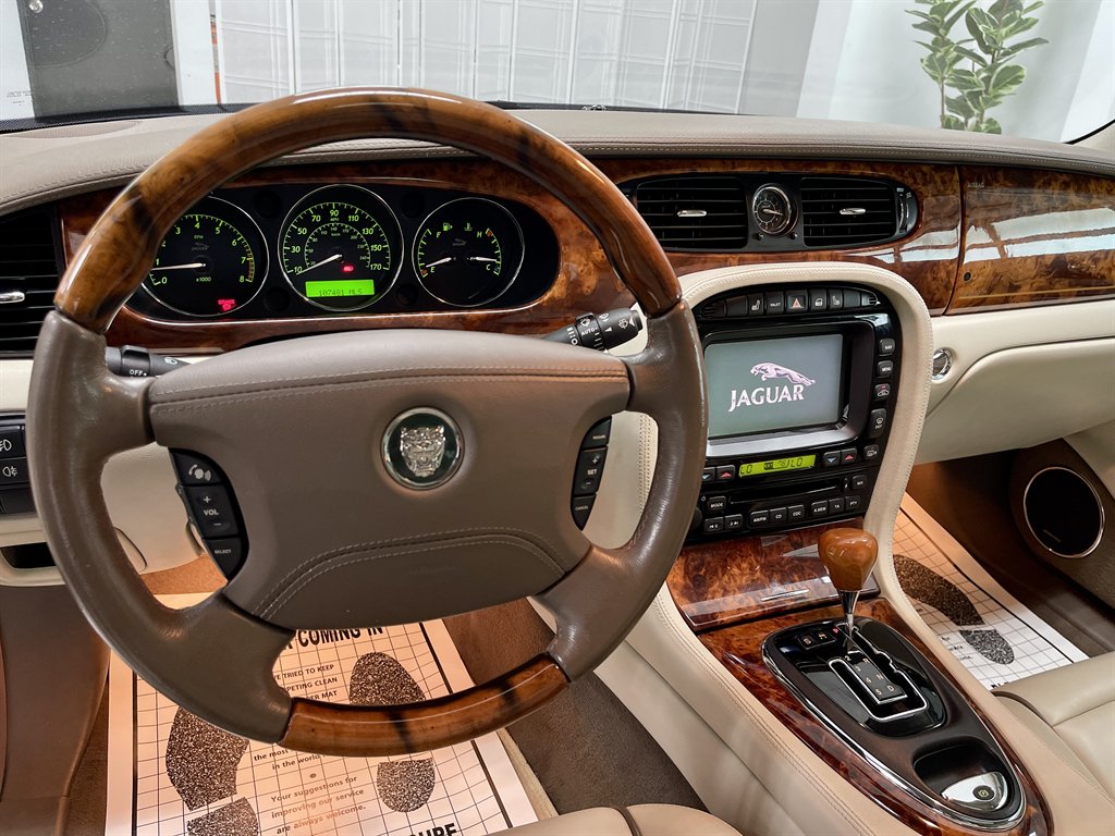 2005 Jaguar XJ-Series Vanden Plas photo