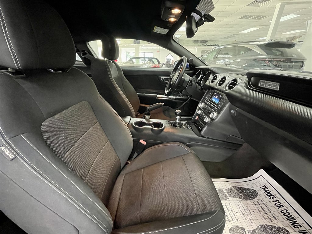 2016 Ford Mustang photo