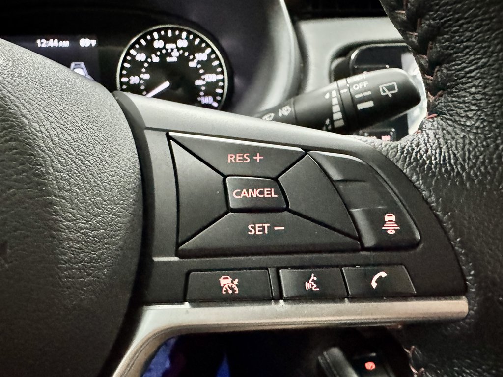 2021 Nissan Kicks SR photo