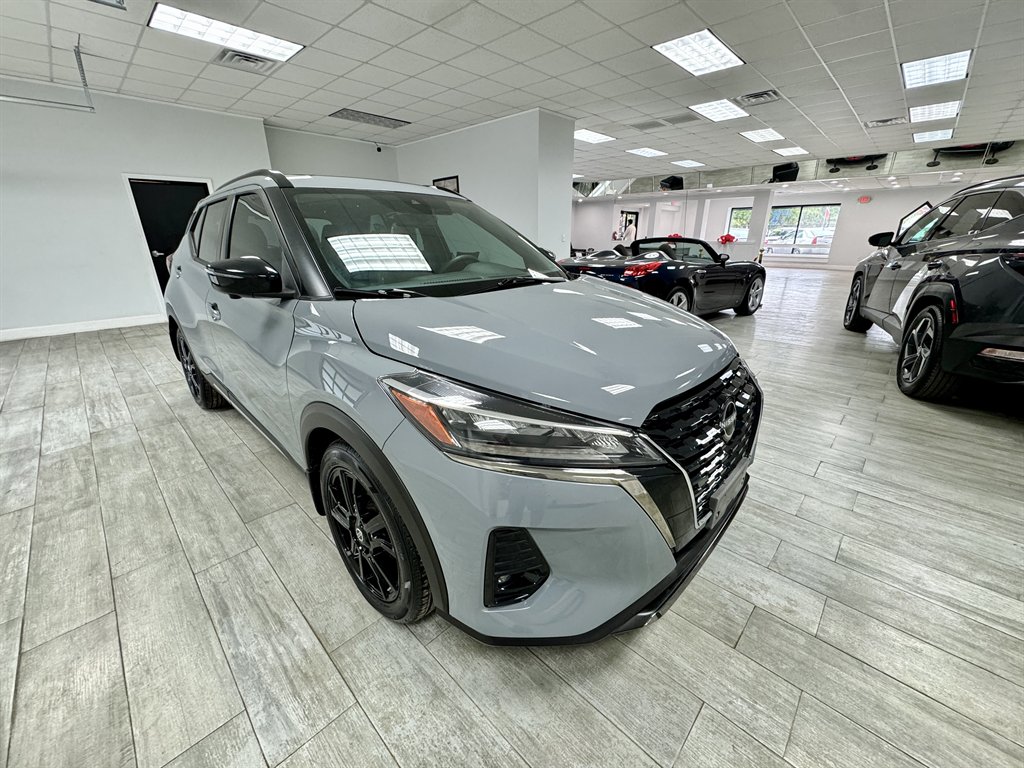 2021 Nissan Kicks SR photo