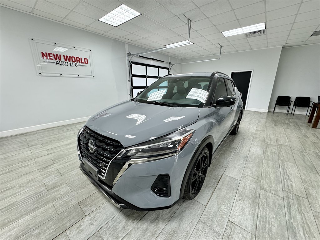 2021 Nissan Kicks SR photo
