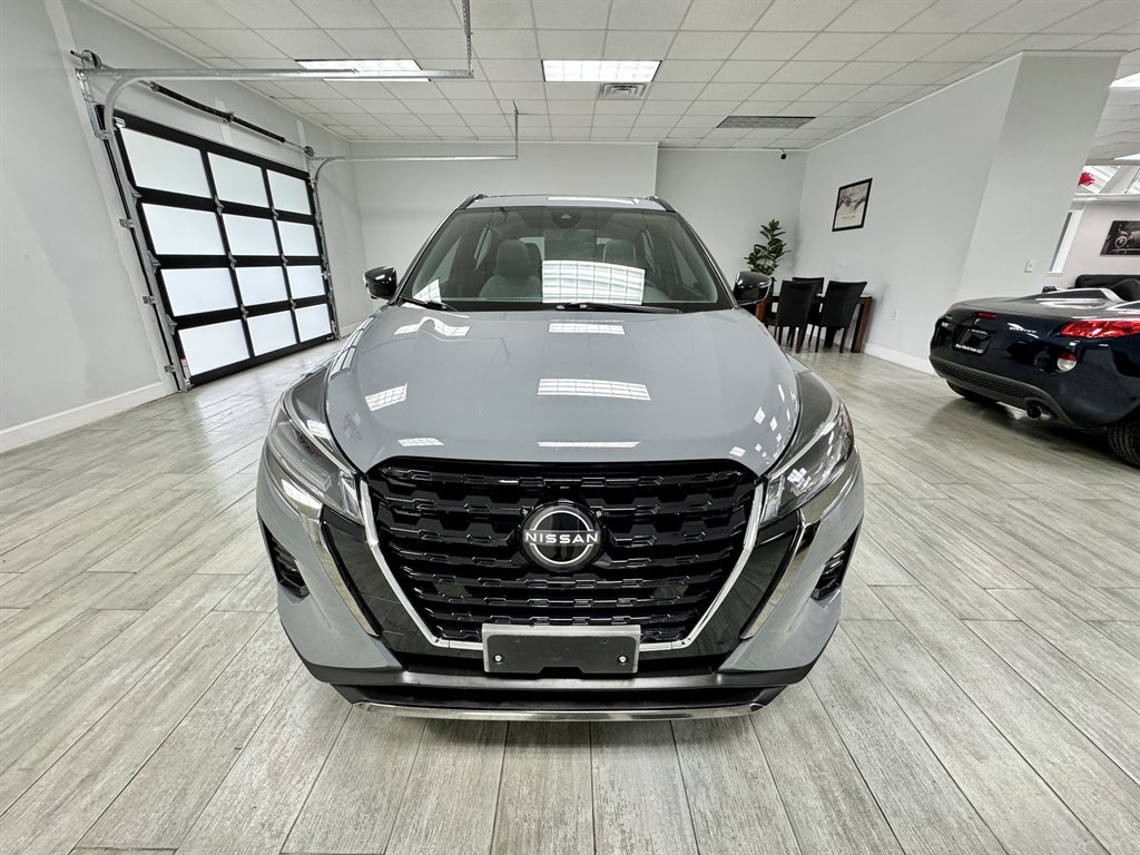 2021 Nissan Kicks SR photo