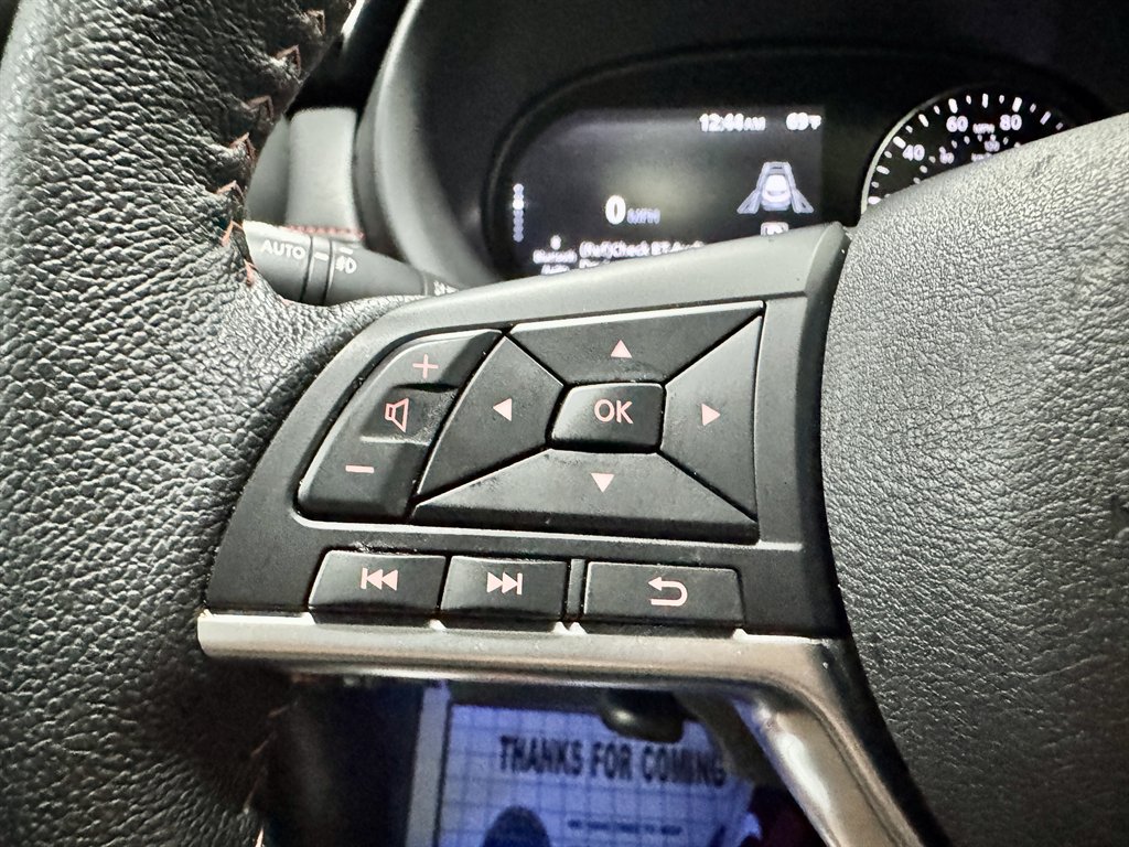 2021 Nissan Kicks SR photo
