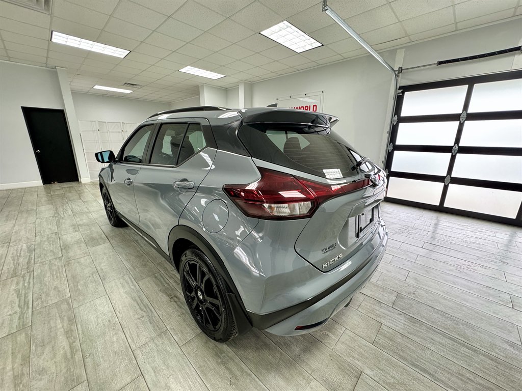 2021 Nissan Kicks SR photo