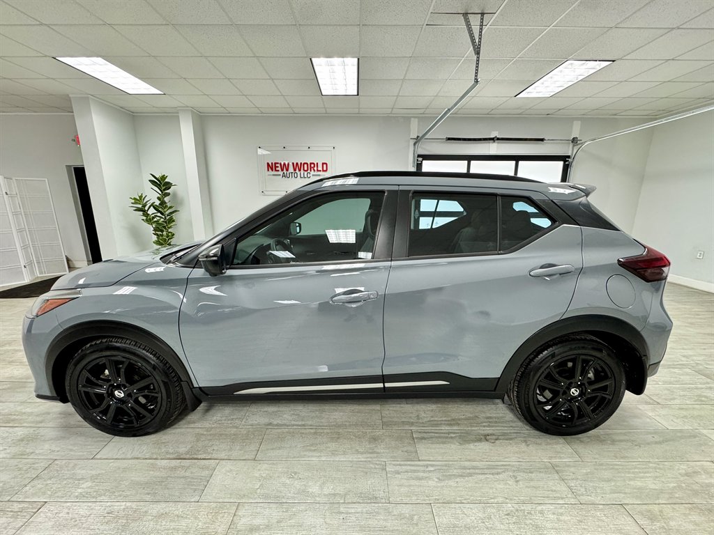 2021 Nissan Kicks SR photo