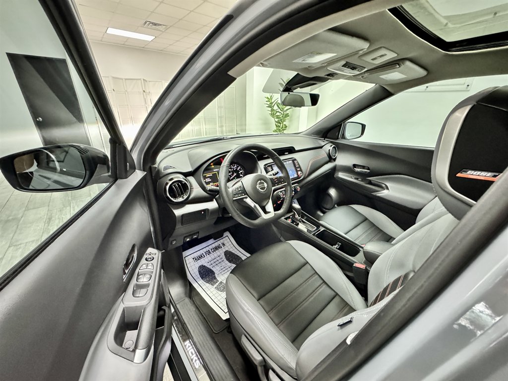 2021 Nissan Kicks SR photo