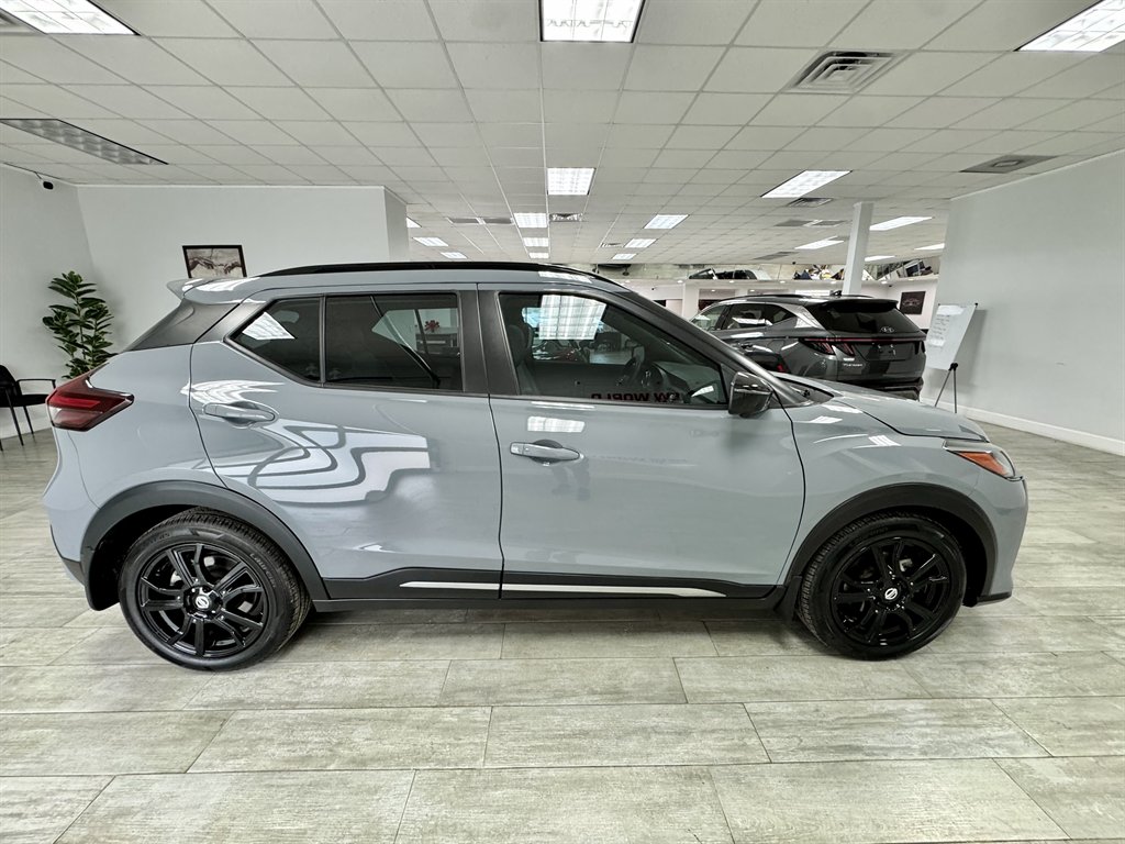 2021 Nissan Kicks SR photo