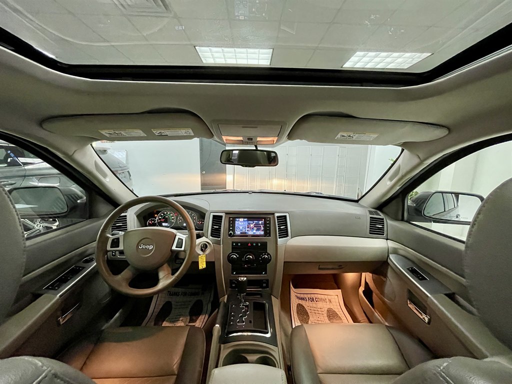 2009 Jeep Grand Cherokee Laredo photo
