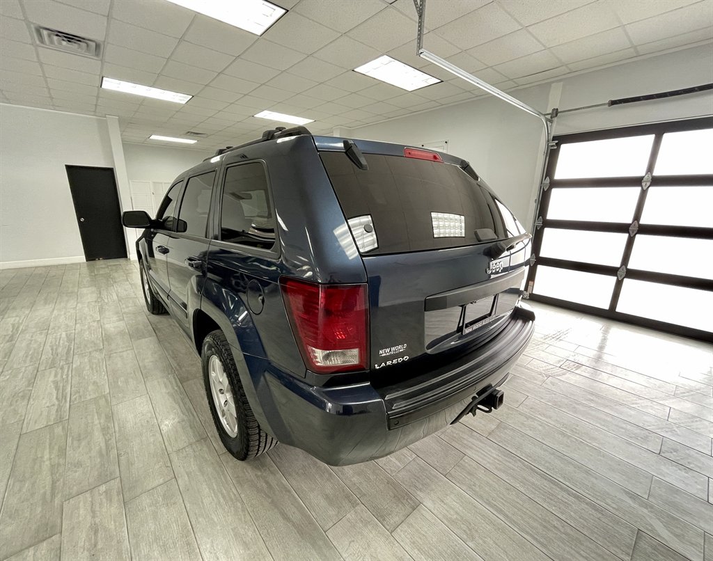 2009 Jeep Grand Cherokee Laredo photo