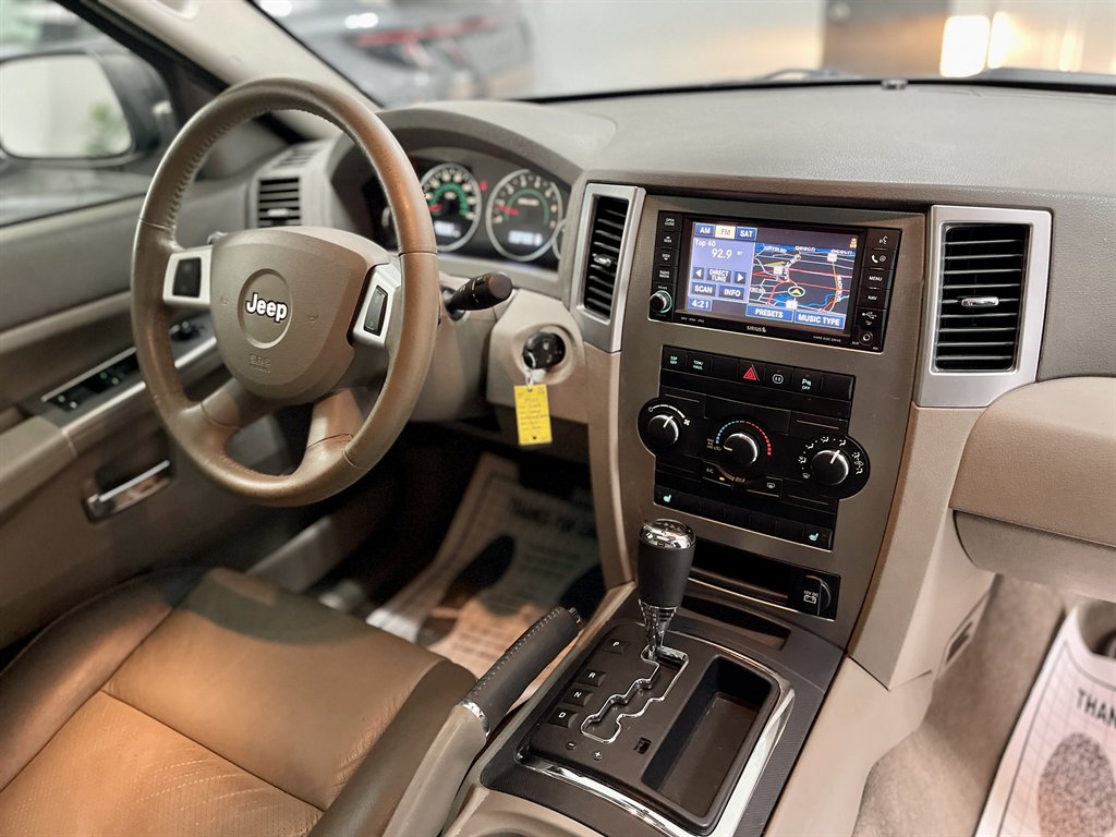 2009 Jeep Grand Cherokee Laredo photo