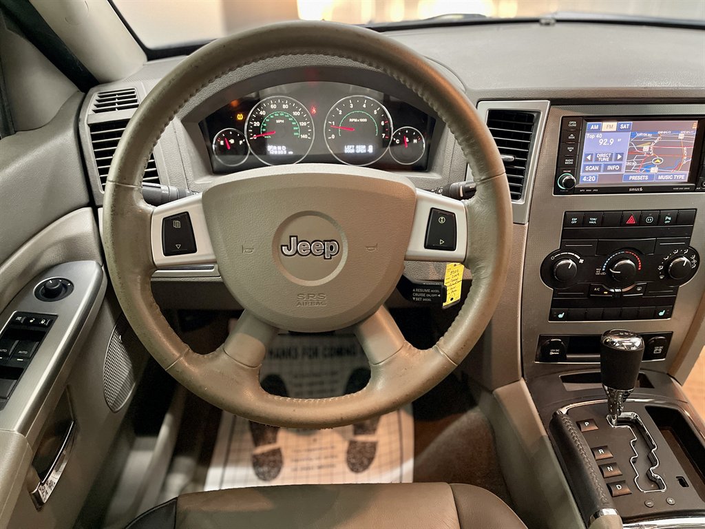 2009 Jeep Grand Cherokee Laredo photo