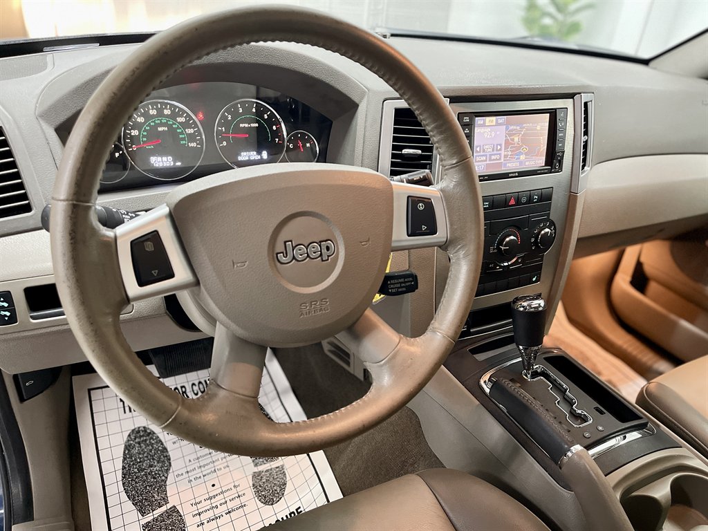 2009 Jeep Grand Cherokee Laredo photo
