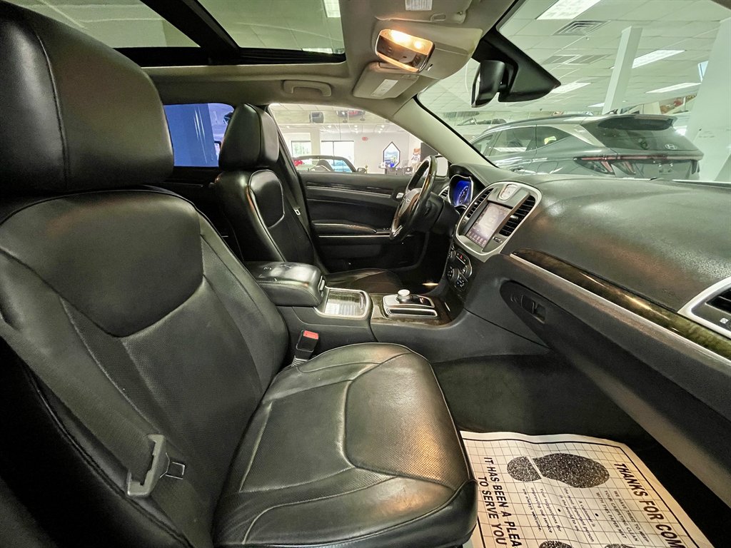 2016 Chrysler 300 C photo
