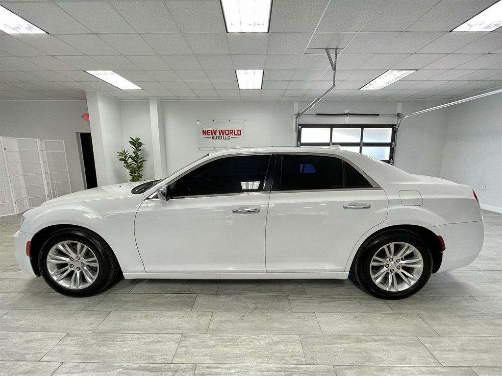 2016 Chrysler 300 C photo