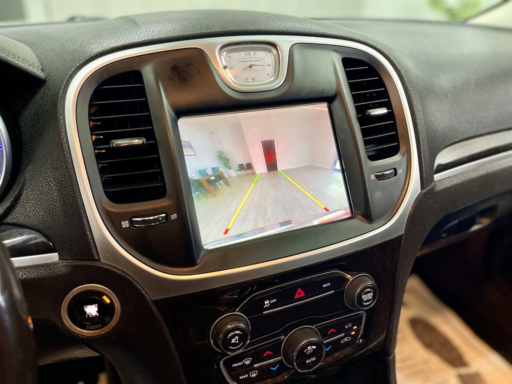 2016 Chrysler 300 C photo