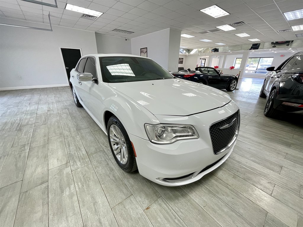 2016 Chrysler 300 C photo
