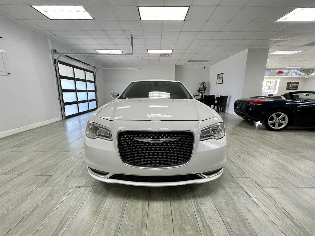 2016 Chrysler 300 C photo