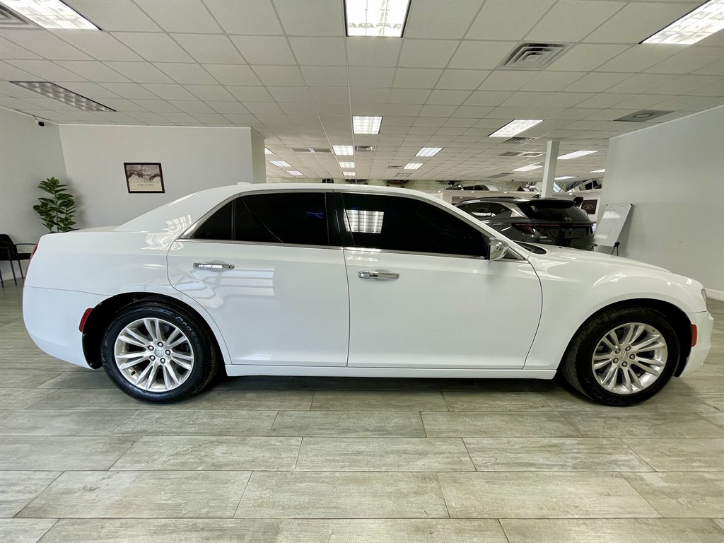 2016 Chrysler 300 C photo